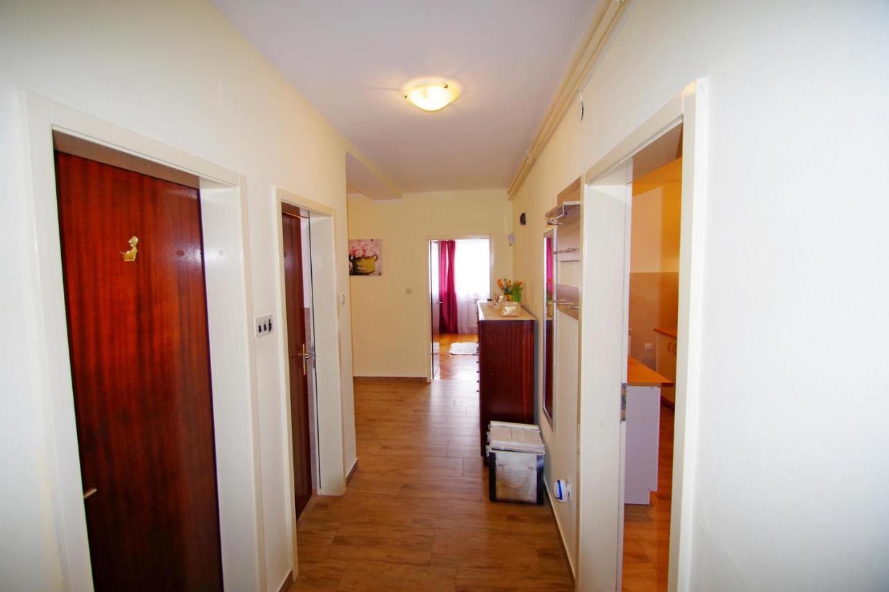 Apartment Suzi Valdebek Pula Exterior photo